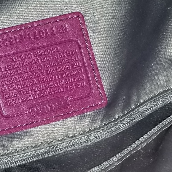 Coach Zoe studded plum purple silver convertible straps shoulder hobo bag - Picture 5 of 5